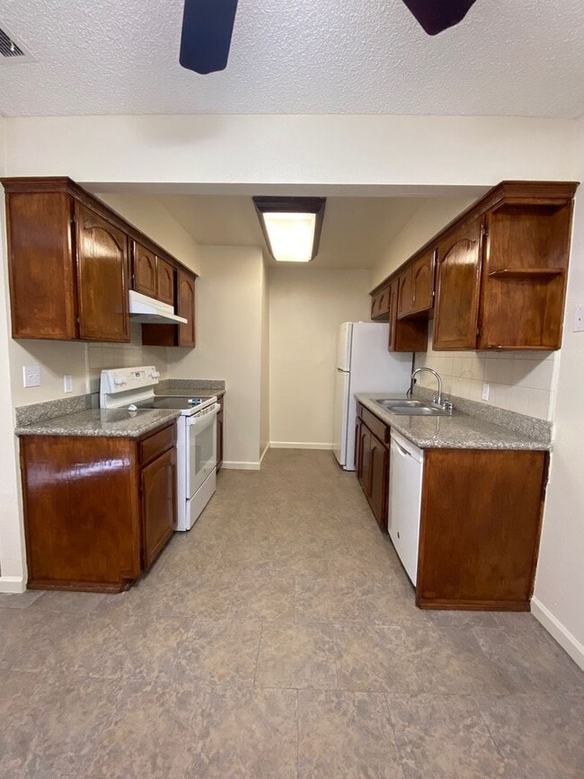 Building Photo - Apartment for rent