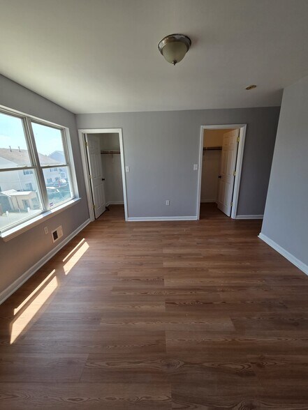 Building Photo - 504 S 14th St