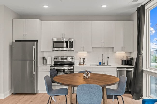 Building Photo - 916 N Delaware Ave