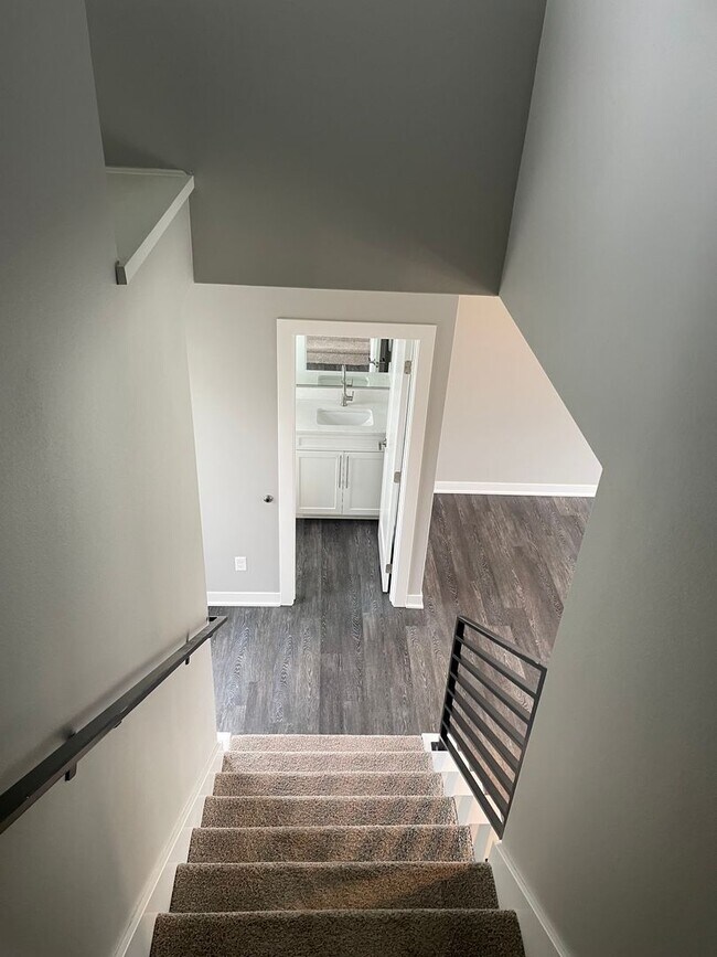 Building Photo - Beautiful newer home in West Des Moines - Waukee School Dist!