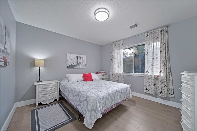 Building Photo - 6003 Weisinger Dr