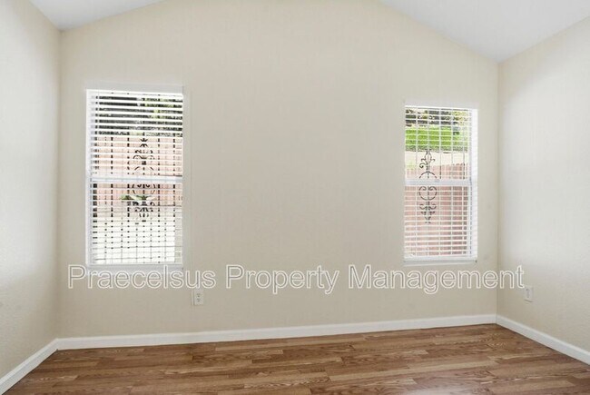 Building Photo - 3408 Clavelita St