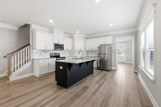 Building Photo - 228 Linsmore Ave