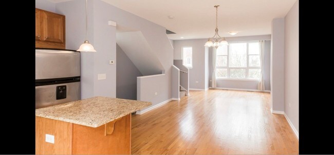 Building Photo - 3224 N Kilbourn Ave