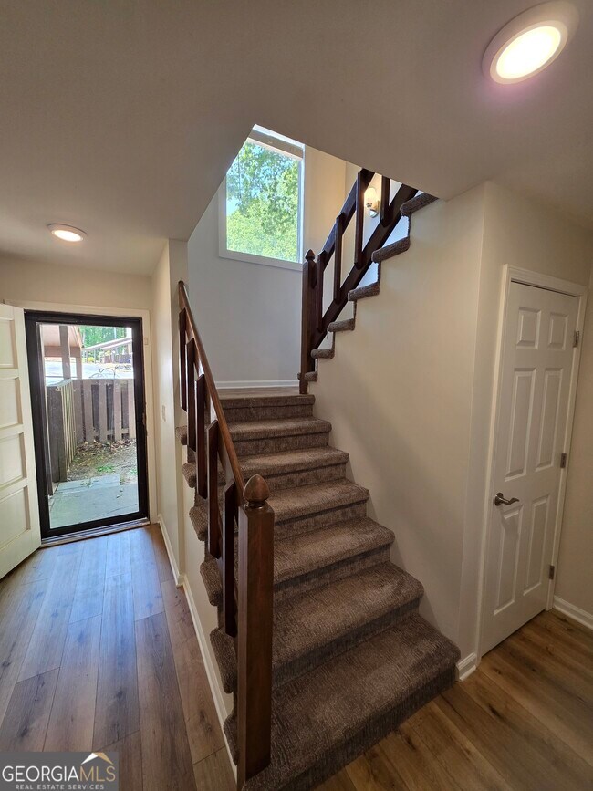 Building Photo - 76 Cobblestone Creek