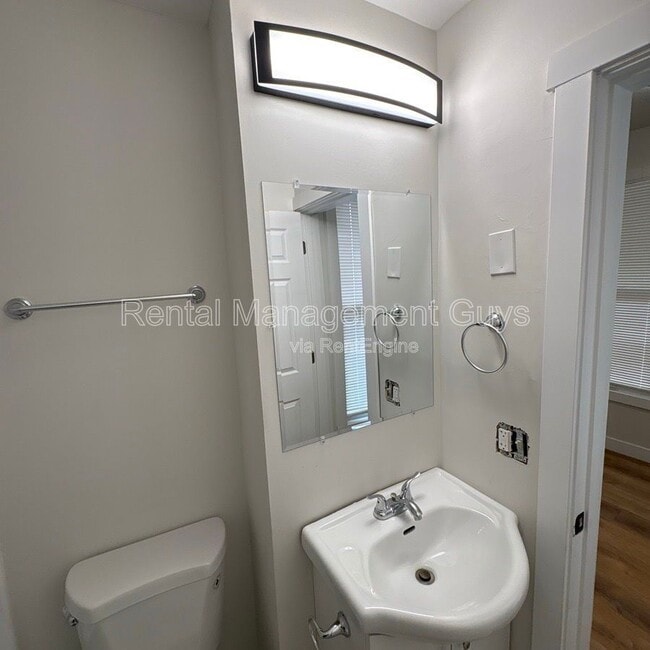 Building Photo - 2631 N Girard Ave