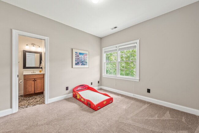 Building Photo - 405 Pondview Ct