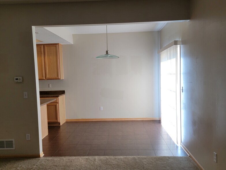 Building Photo - 2900 SE Glenstone Dr