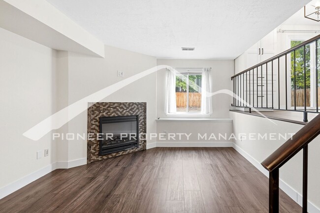 Building Photo - Charming home in Longmont