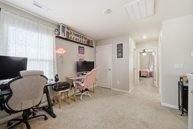 Building Photo - 1160 Fowler Dr