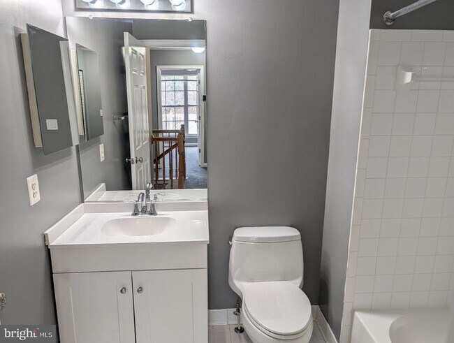 Building Photo - 1891 Crescent Park Dr