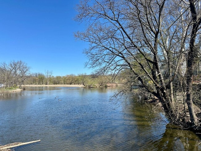 Building Photo - 27 Center St