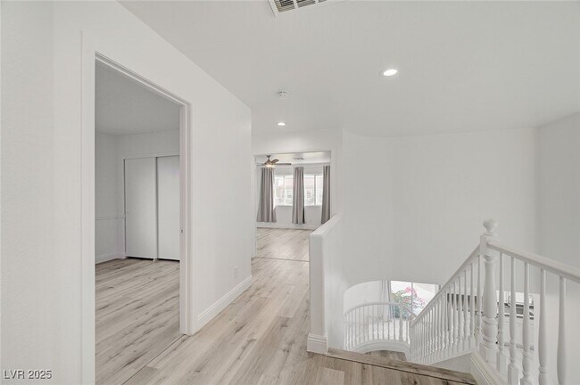 Building Photo - 9893 Canyon Peak Dr