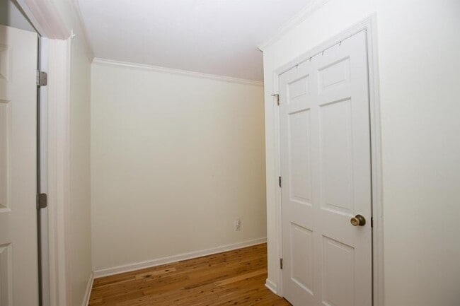 Building Photo - 209 Selkirk Trail