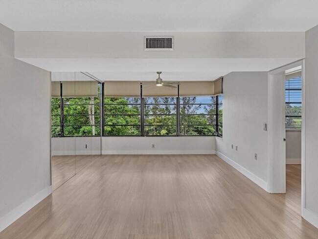 Building Photo - 1711 Whitehall Dr