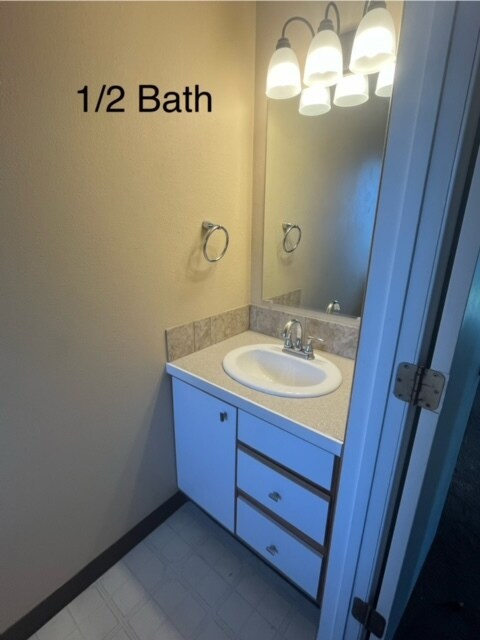 1/2 Bath (Upstairs) - 3606 White Oak Ct NE