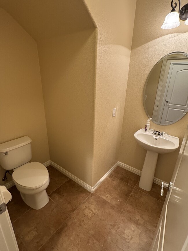 Building Photo - 851 Antilla Way