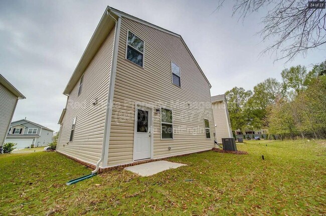 Building Photo - 7015 Thornrose Dr