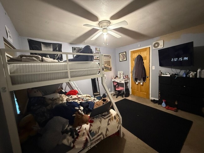 Building Photo - 3 bedroom / Home in North Pole / Pet friendly!