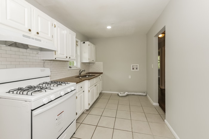 Building Photo - 195 Greenway Dr