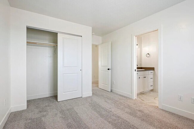 Building Photo - Charming Cedar City 3 Bedroom Townhome!