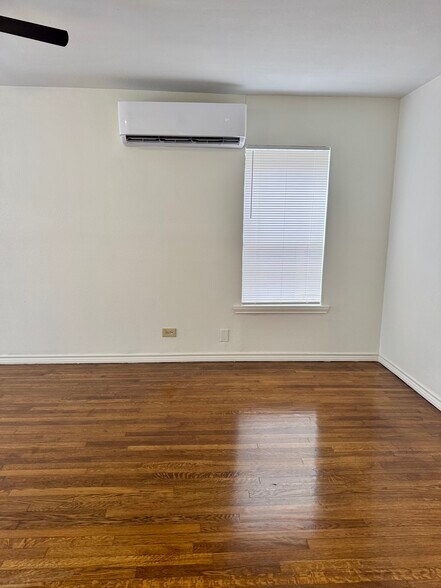 Building Photo - 513 Eleanor Ave