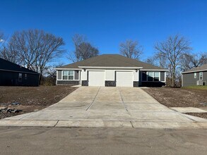 Building Photo - 630-632 Fall Meadow