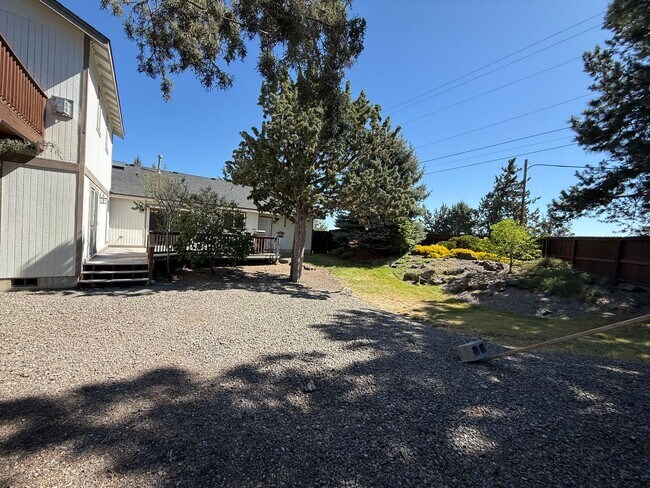 Building Photo - Spacious 4 Bed, 3 Bath Home - Terrango Glen