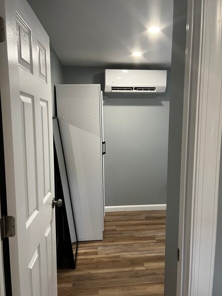 Building Photo - 1957 W Lake Ave