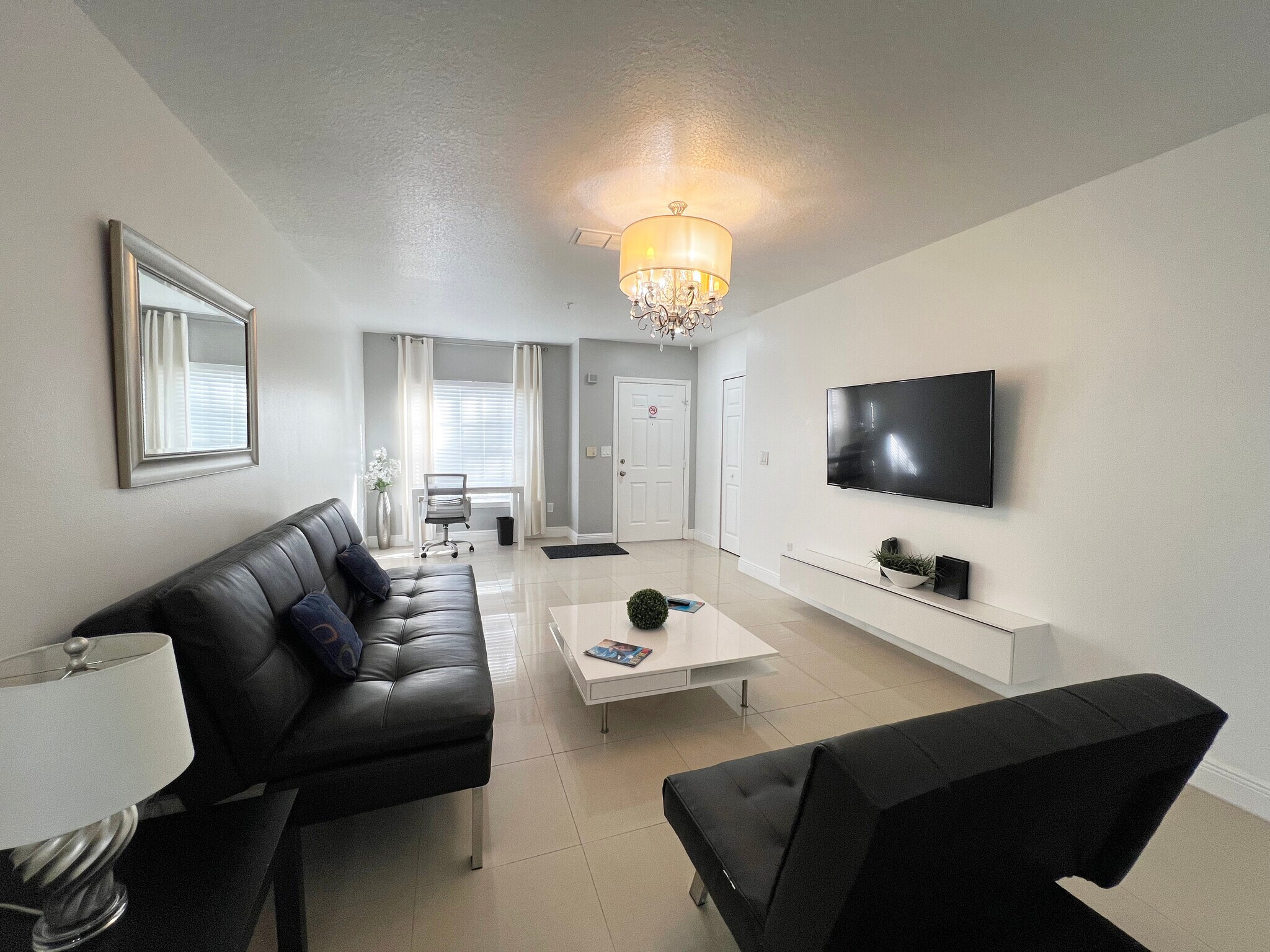 Building Photo - 4368 S Kirkman Rd