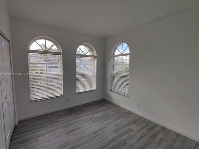 Building Photo - 3211 Laurel Ridge Cir