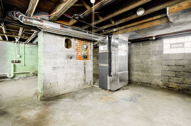 Building Photo - 1215 Sullivant Ave