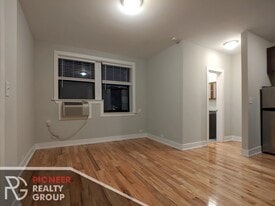 Building Photo - 835 W Wolfram St