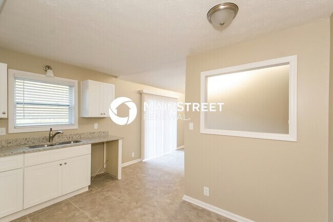 Building Photo - 3 Bedroom Pet-Friendly Home in Lithonia, GA with Main Street Renewal