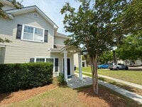 Building Photo - Move in Ready Three Bedroom Townhome in West Ashley