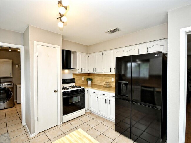 Building Photo - 11103 El Salido Pkwy