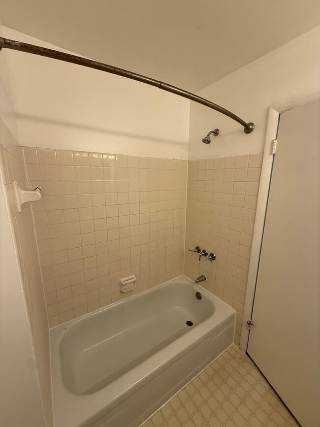 Building Photo - Move-In Ready 2-Bedroom End-Unit Townhouse Condo- Reisterstown, MD