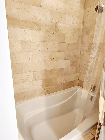 spa like tub - 15 Enterprise Ct