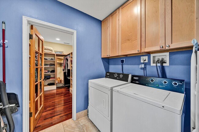 Building Photo - 2229 Wycliffe Ave SW