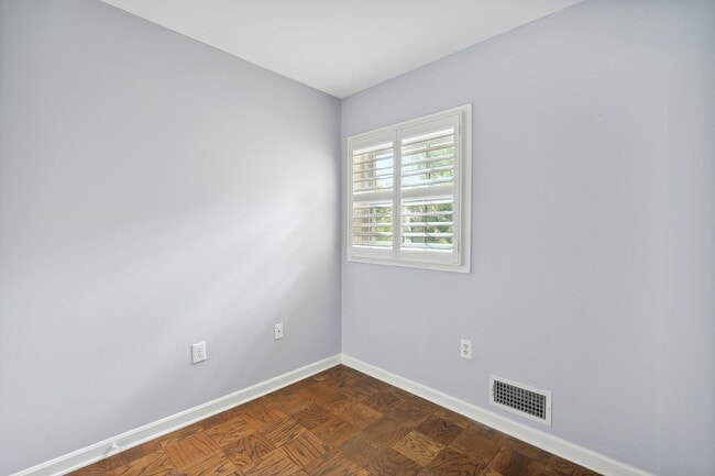 Building Photo - Available Now! Updated //3 Bedroom 2.5 Bat...