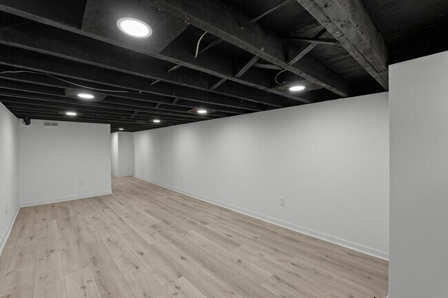 Building Photo - 324 E 23rd St