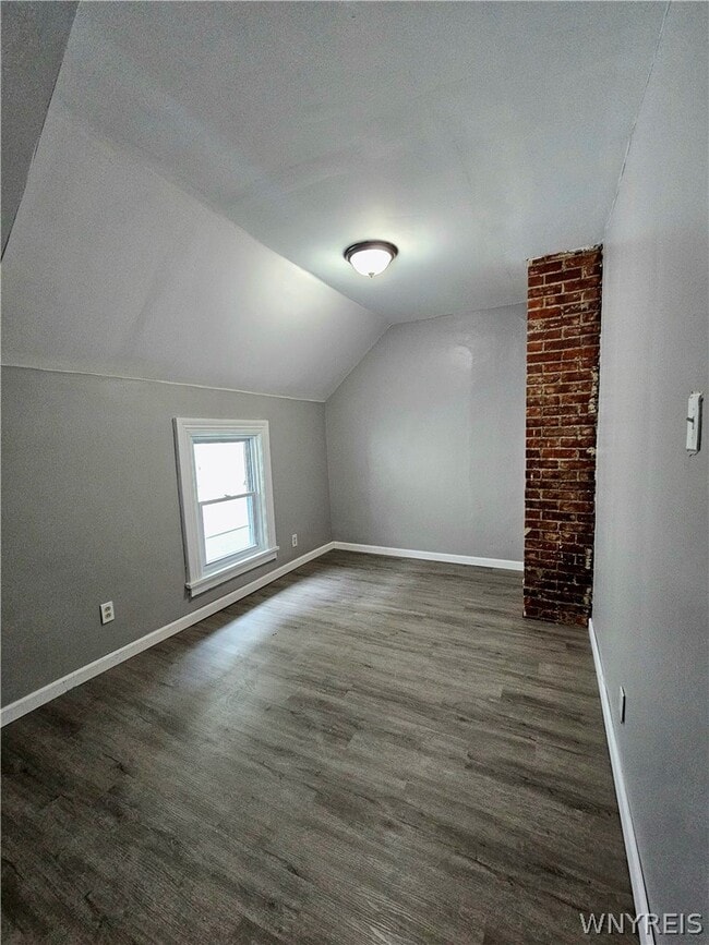 Building Photo - 102 17th St