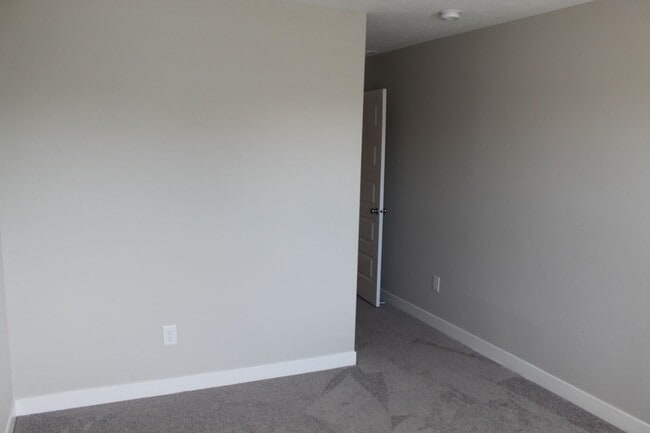 Building Photo - Spacious 5 BR Home in Avon Schools!
