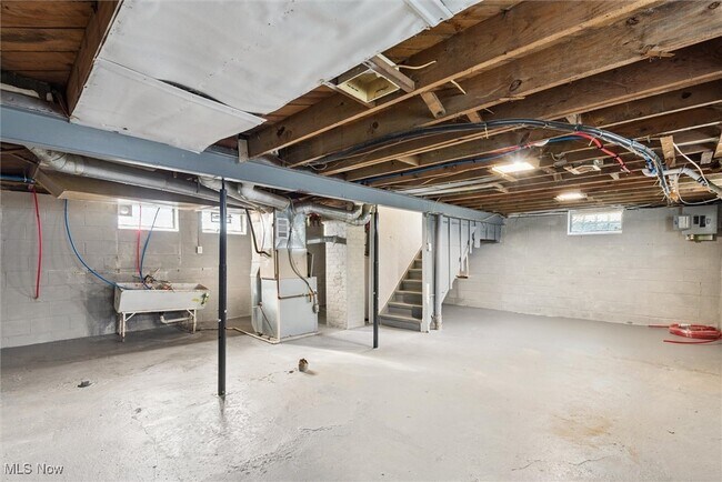 Building Photo - 12821 Oak Park Blvd