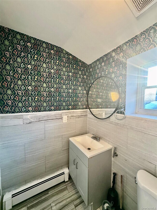 Building Photo - 164-41 108th Dr