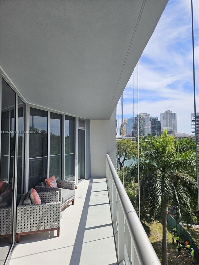 Building Photo - 495 Brickell Ave