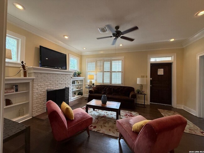 Building Photo - 402 W Elsmere Pl