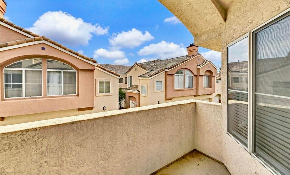 Building Photo - 400 Sanibelle Cir