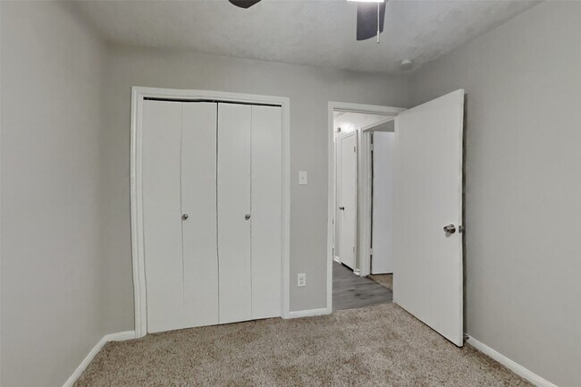 Building Photo - 10439 Lazy Meadows Dr