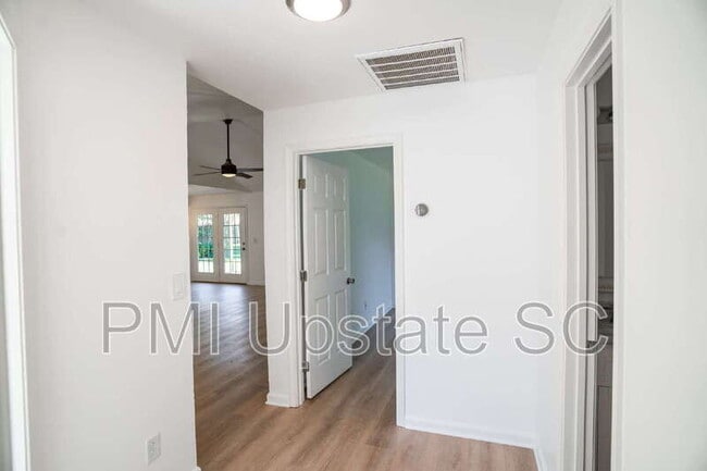 Building Photo - 432 Longspur Ct